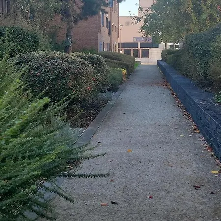 Du Canal בית הארחה