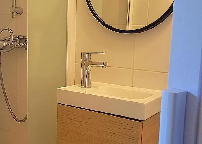 Du Canal 게스트하우스 *