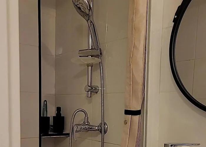 Du Canal 게스트하우스 Courcouronnes